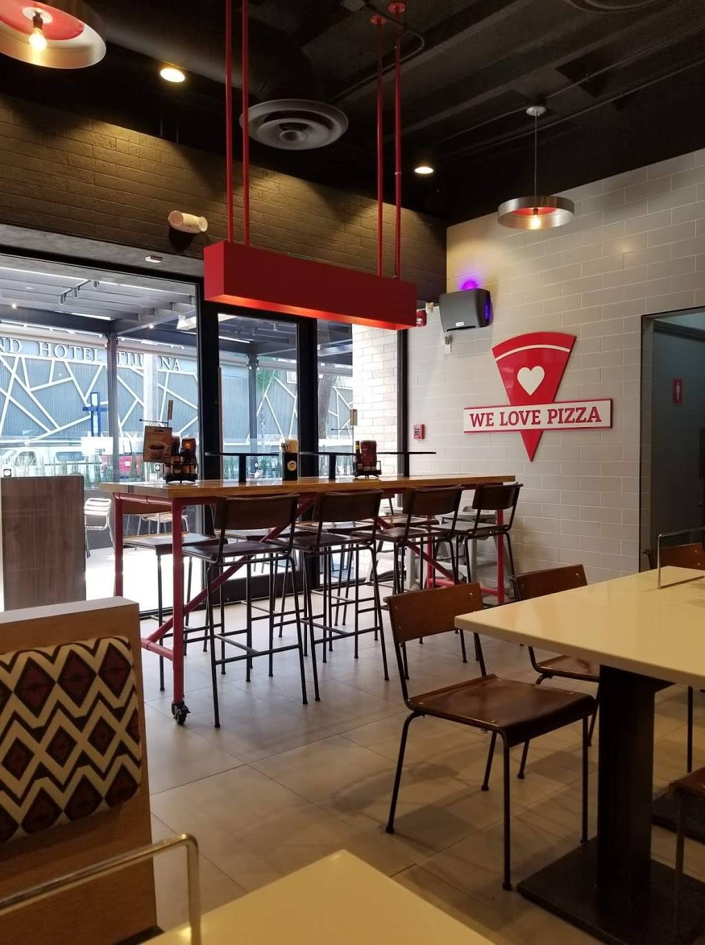 Pizza Hut | restaurant | Blvd. Agua Caliente 17110, Aviacion, 22014 Tijuana, B.C., Mexico | 016611189698 OR +52 661 118 9698