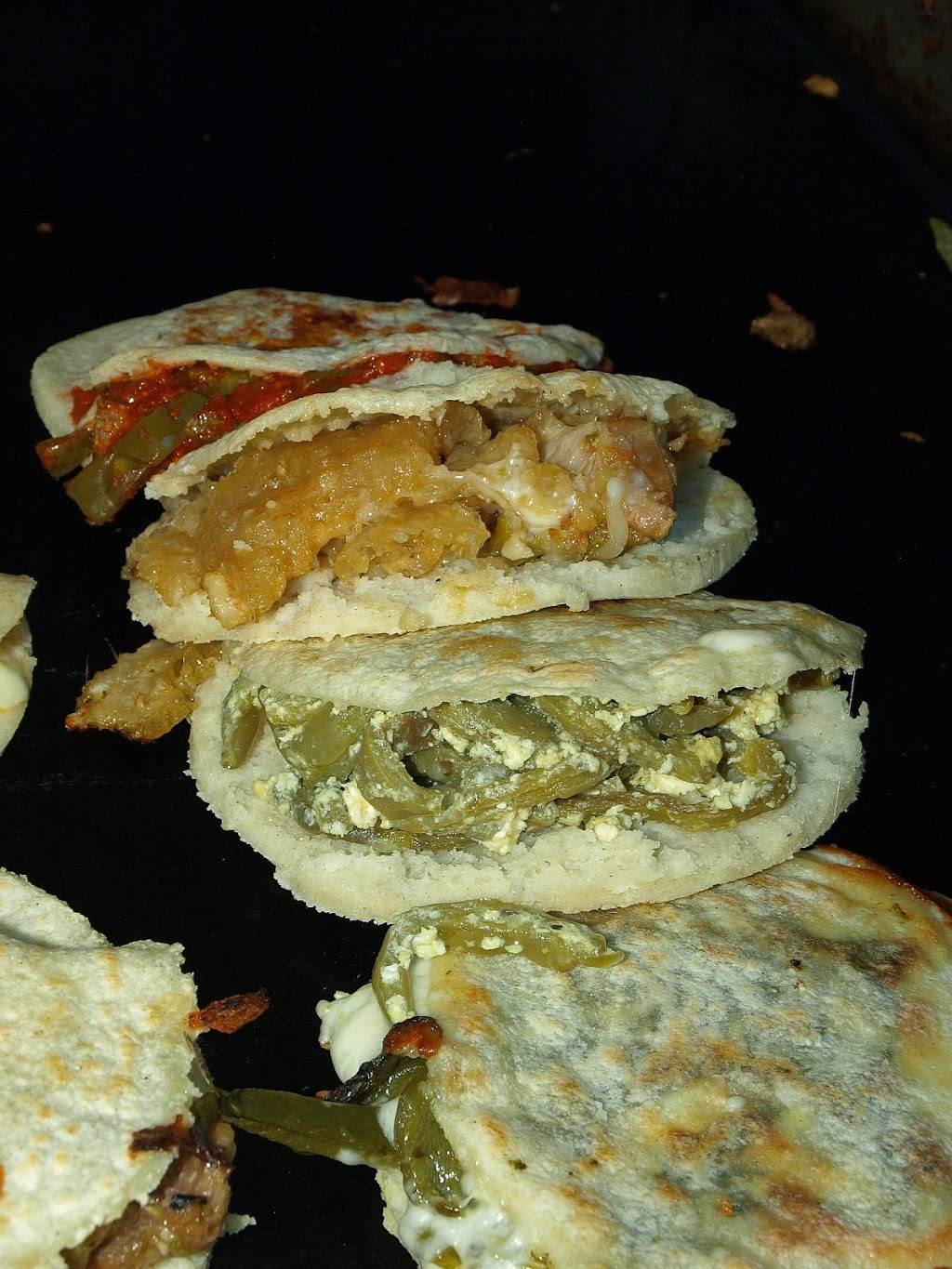 Gorditas El Sabor De Mi Pueblo | restaurant | 2000 East Ave, Turlock, CA 95380, USA | 2092325373 OR +1 209-232-5373