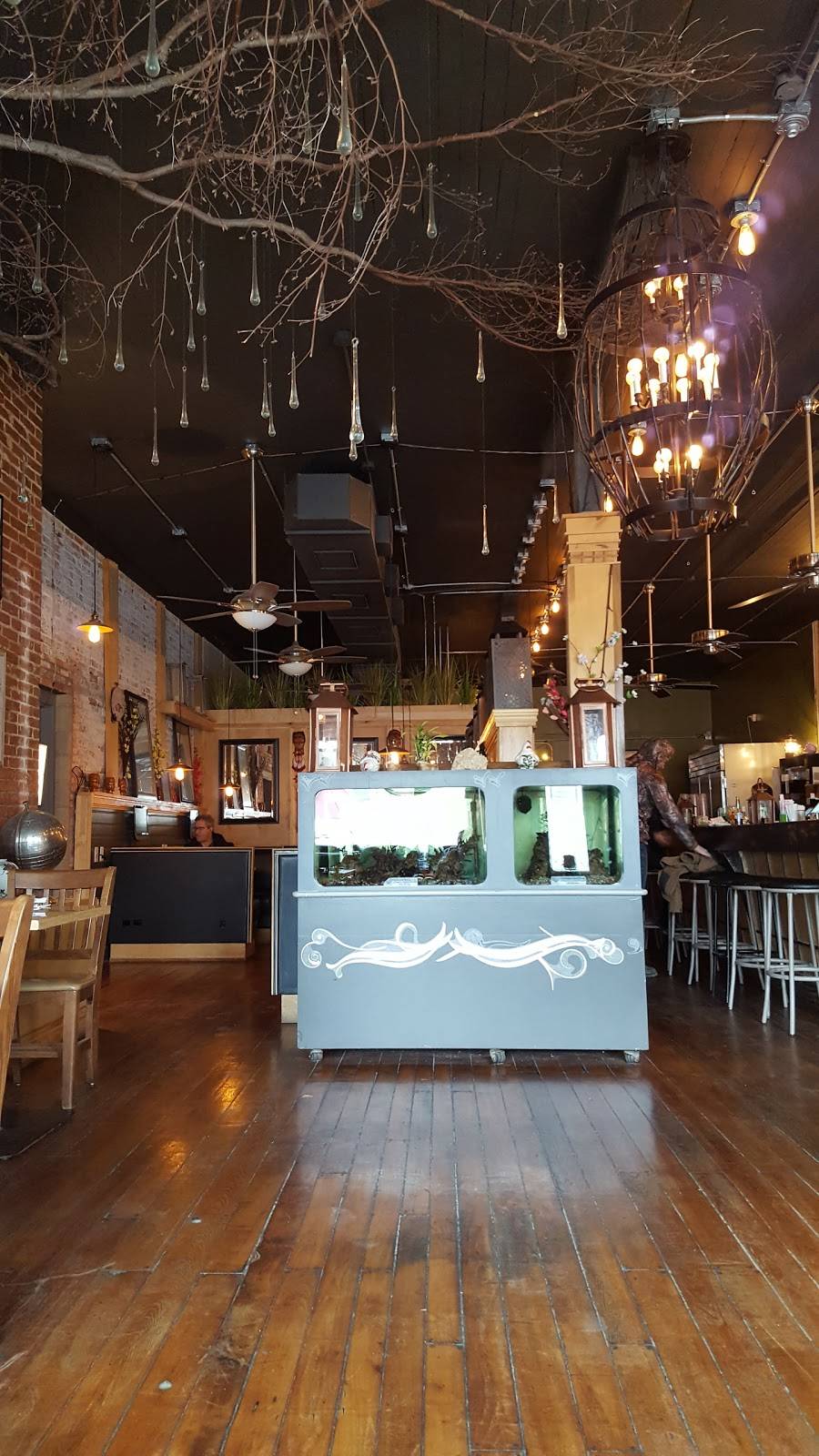 Youngs Sushi | restaurant | 30 W Main St, Madison, OH 44057, USA | 4404283474 OR +1 440-428-3474