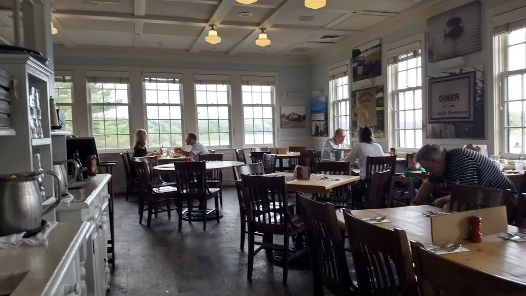 Roberts Maine Grill | restaurant | 326 US-1, Kittery, ME 03904, USA | 2074390300 OR +1 207-439-0300