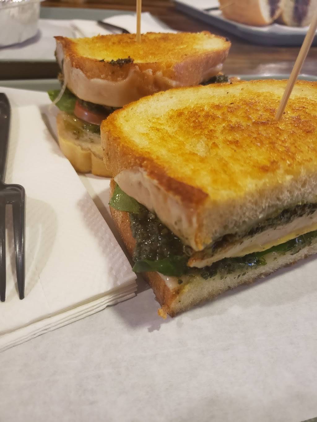 Deli Station | restaurant | 201 E 4th St, Santa Ana, CA 92701, USA | 6572008376 OR +1 657-200-8376