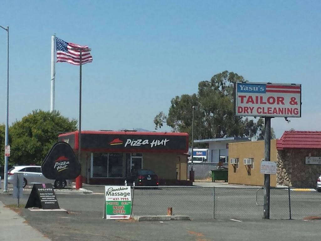 Pizza Hut | restaurant | 598 Parker Rd, Fairfield, CA 94533, USA | 7074370900 OR +1 707-437-0900