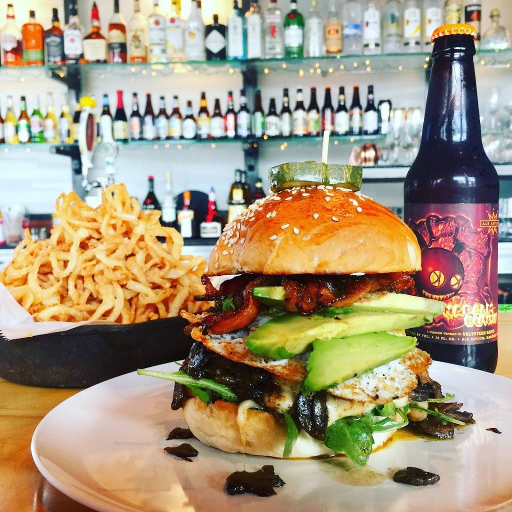 Jakes Burger | restaurant | 18905 W Capitol Dr #110, Brookfield, WI 53045, USA | 2627811110 OR +1 262-781-1110