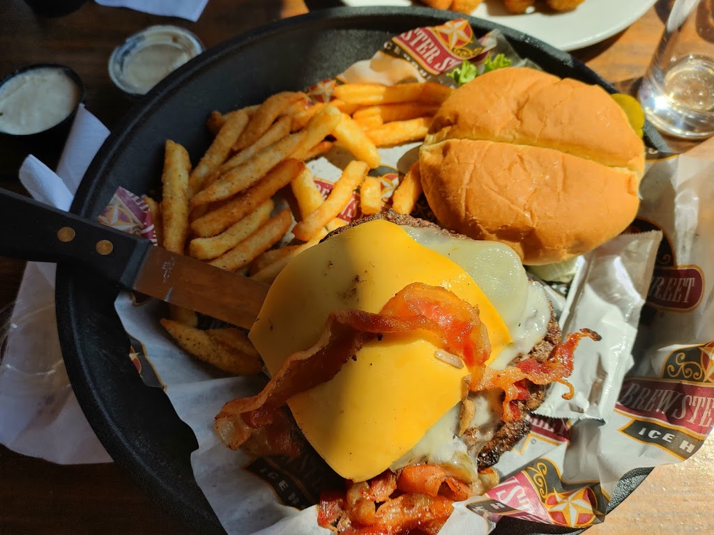 Brewster Street Ice House Southside | restaurant | 5550 Holly Rd, Corpus Christi, TX 78411, USA | 3613452739 OR +1 361-345-2739