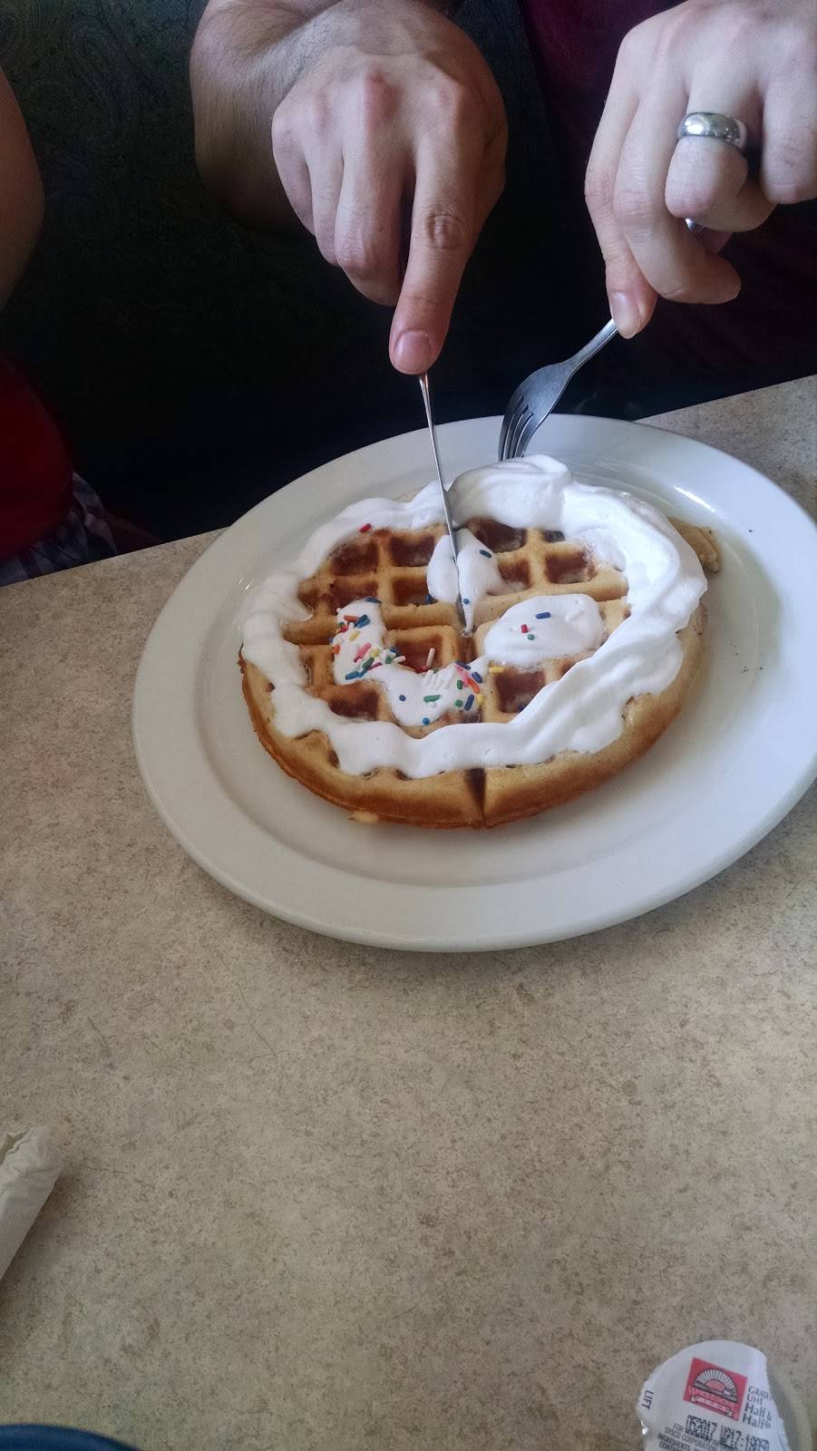 Dogwood Inn | restaurant | 2452 IL-26, Polo, IL 61064, USA | 8159462499 OR +1 815-946-2499