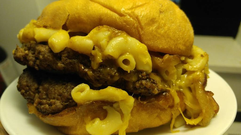 Salty Dog Sports Bar And Grill | restaurant | 2004 N Valley Mills Dr, Waco, TX 76710, USA | 2547325161 OR +1 254-732-5161