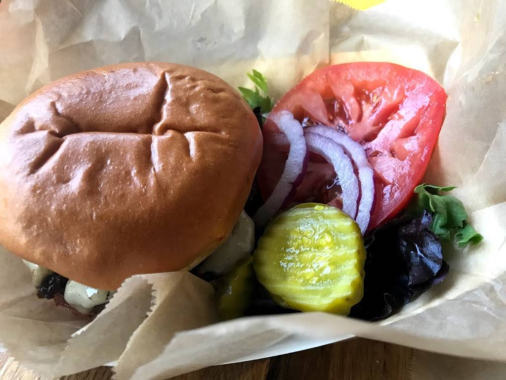 Little Brother Burger Company | restaurant | 420 Main St, New London, NH 03257, USA | 6038770196 OR +1 603-877-0196