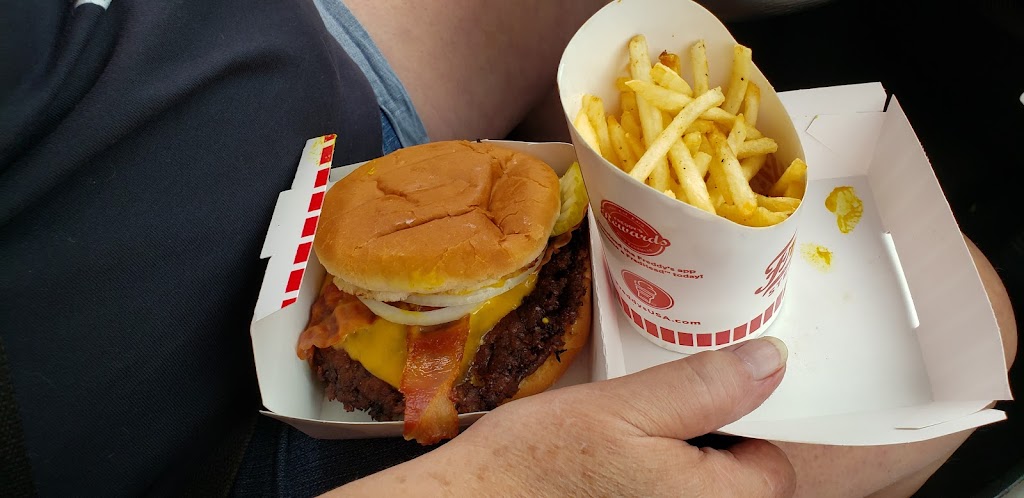 Freddys Frozen Custard & Steakburgers | restaurant | 7419 Dodge St, Omaha, NE 68114, USA | 4029347268 OR +1 402-934-7268