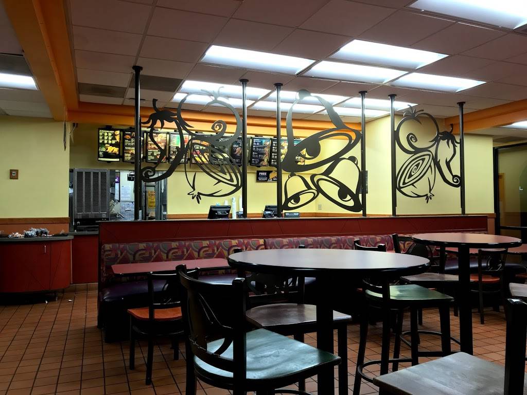 Taco Bell | meal takeaway | 2810 N Richmond St, Appleton, WI 54911, USA | 9207338060 OR +1 920-733-8060