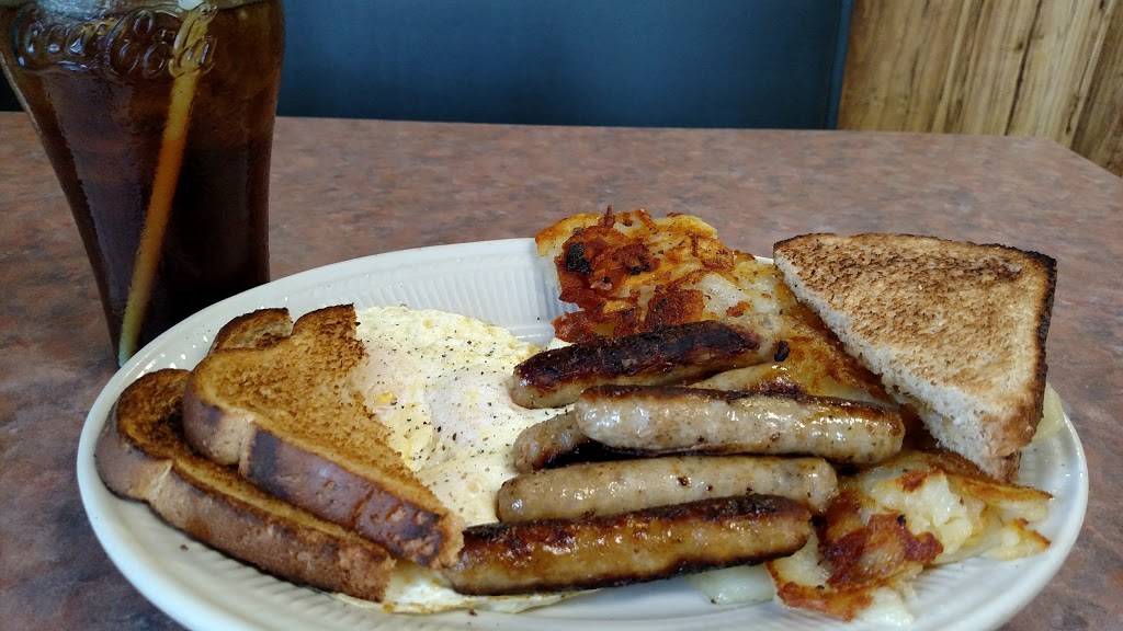 Ds Colonial Cafe | restaurant | 1415 S Milford Rd, Highland, MI 48357, USA | 2488870370 OR +1 248-887-0370