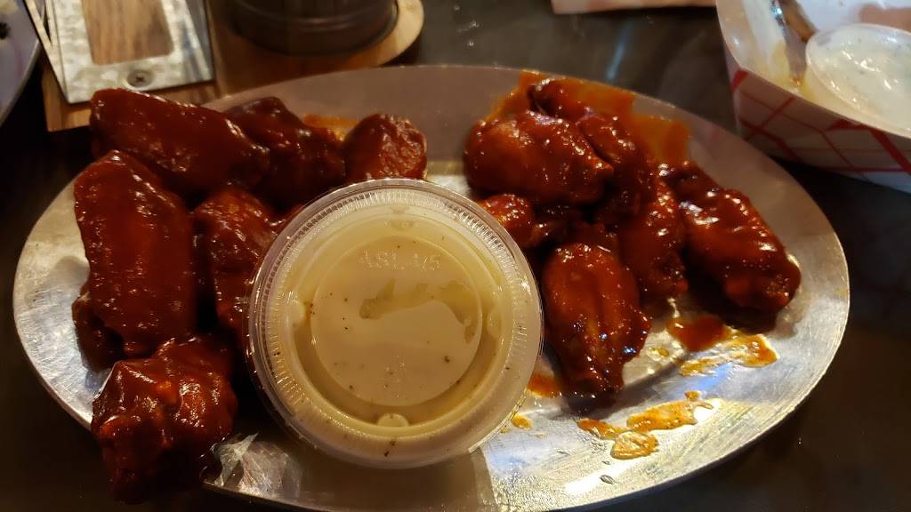 Wing Bros. | restaurant | 621 E Roosevelt Rd, Lombard, IL 60148, USA | 6306561390 OR +1 630-656-1390