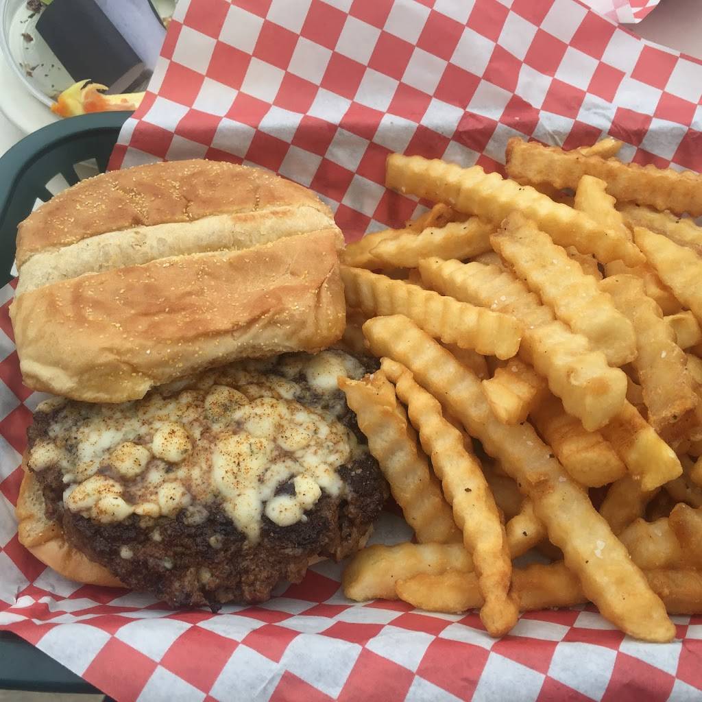 Shaws Patio Bar & Grill | restaurant | 1051 W Magnolia Ave, Fort Worth, TX 76104, USA | 8179262116 OR +1 817-926-2116