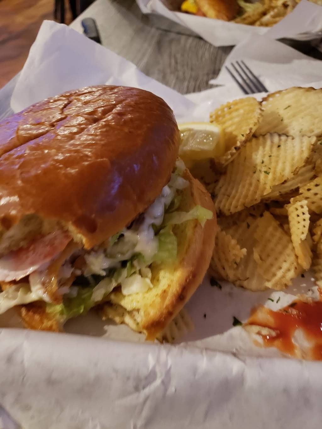 Burgers & Brews | restaurant | 6670 W Cactus Rd Suite A108, Glendale, AZ 85304, USA | 6237762266 OR +1 623-776-2266