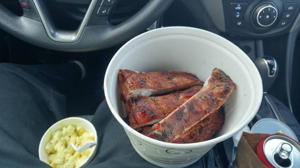 Woods Ribs & Fish | restaurant | G5037 Saginaw St, Flint, MI 48505, USA | 8102449935 OR +1 810-244-9935