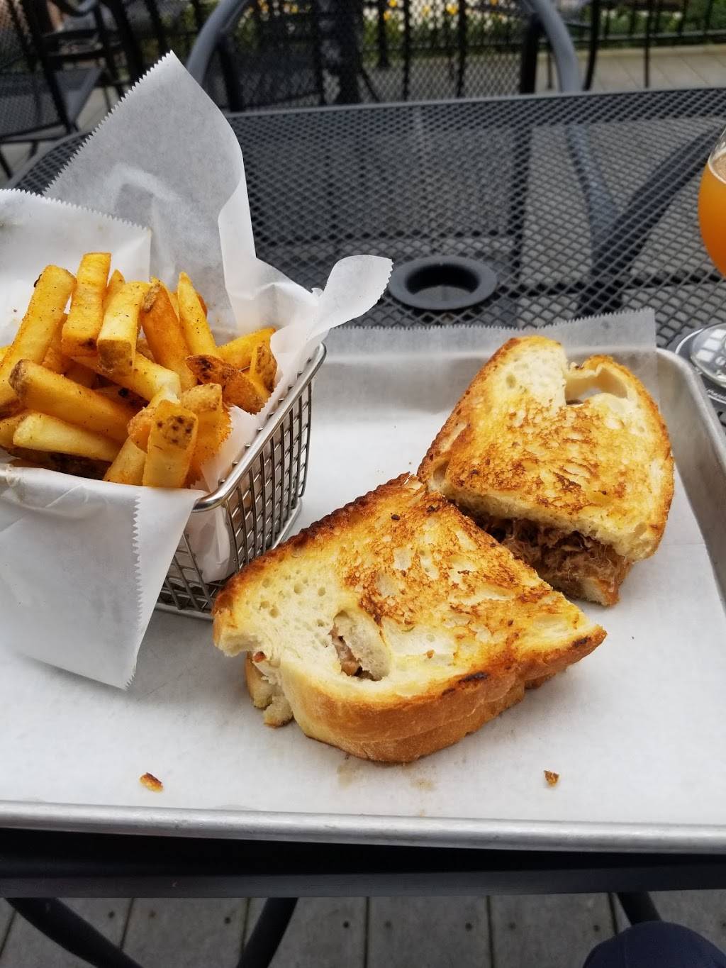 The Jolly Scholar | restaurant | 11111 Euclid Ave, Cleveland, OH 44106, USA | 2163680090 OR +1 216-368-0090