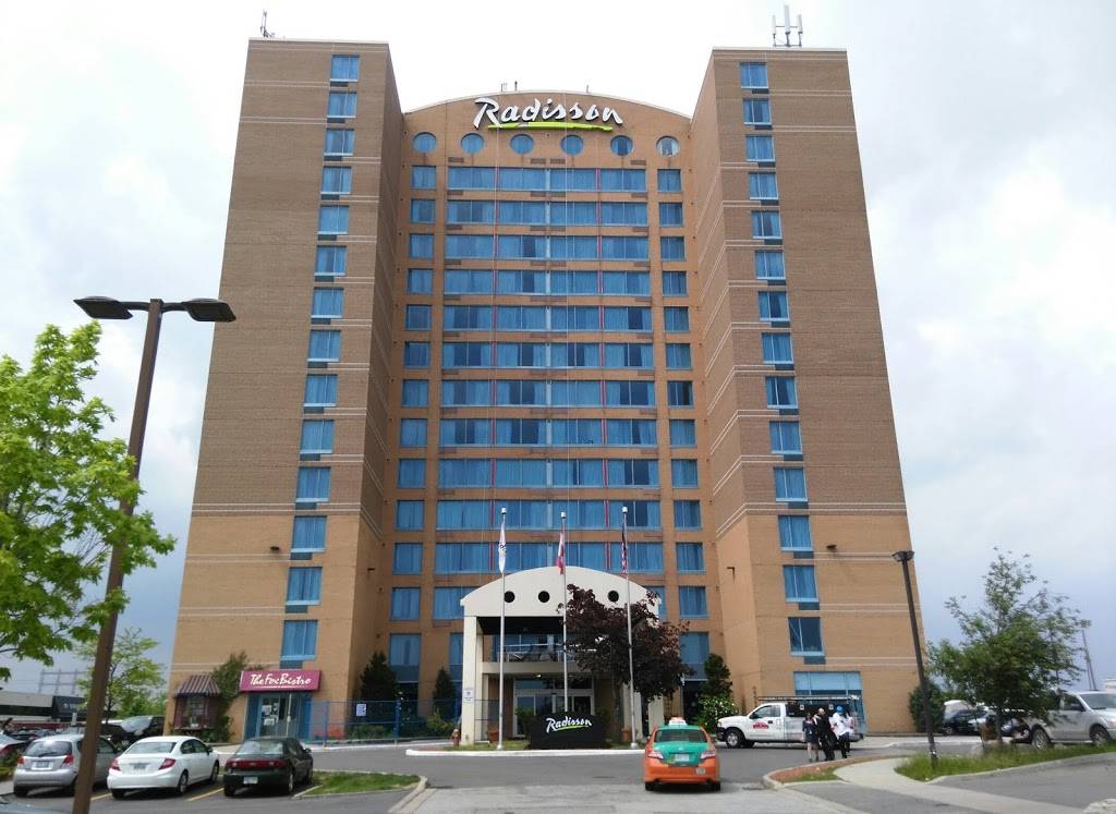 Fox Bistro | restaurant | 640 Dixon Rd, Etobicoke, ON M9W 1J1, Canada | 4162437912 OR +1 416-243-7912