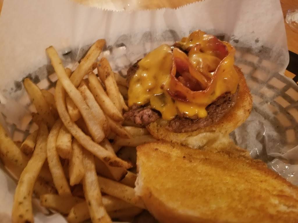 Ixonia Pub | restaurant | 9407, W1270, Marietta Ave, Ixonia, WI 53036, USA | 9202068293 OR +1 920-206-8293