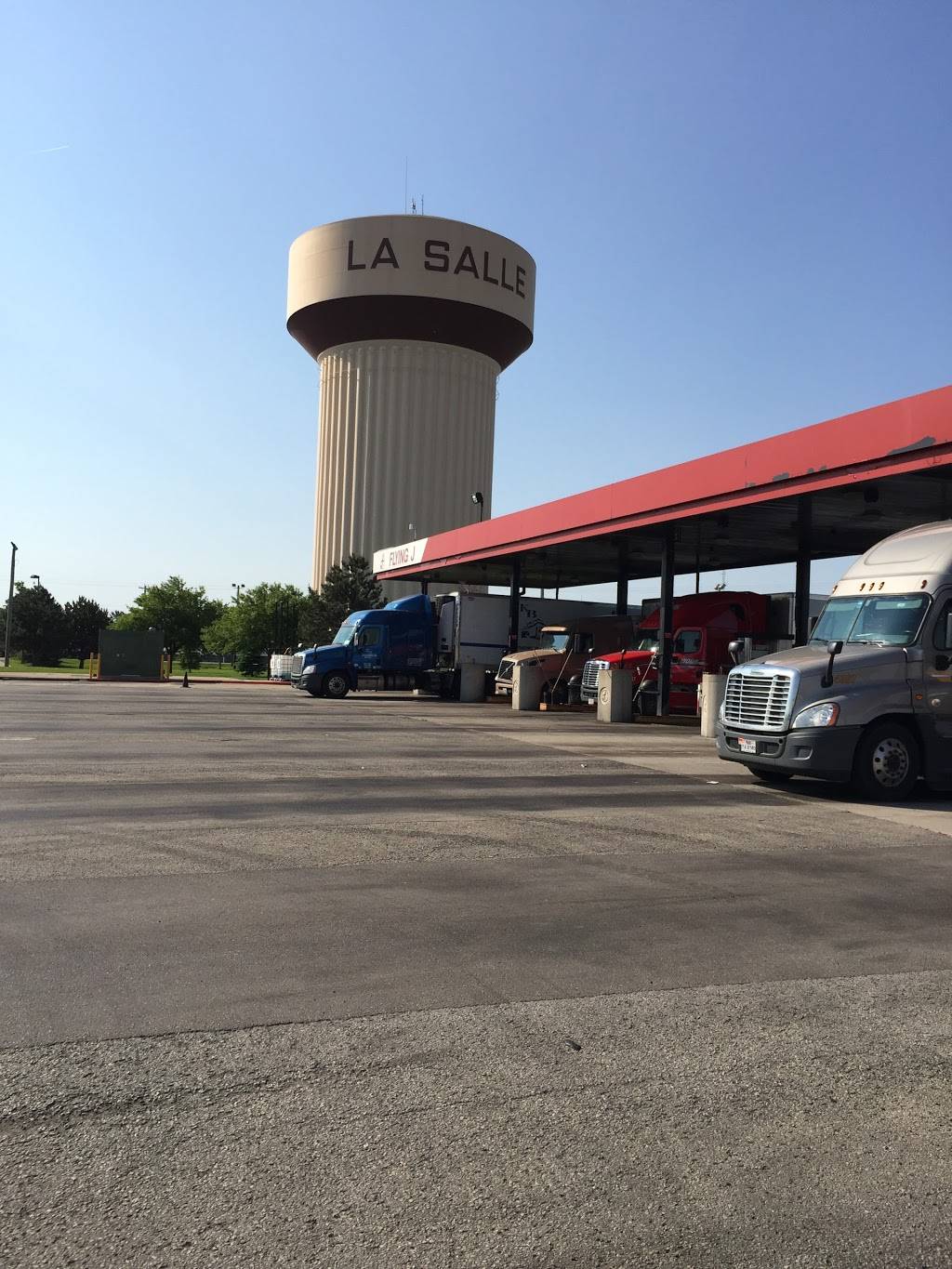 Flying J Travel Center | restaurant | 343 Civic Rd, Lasalle, IL 61301, USA | 8152200611 OR +1 815-220-0611