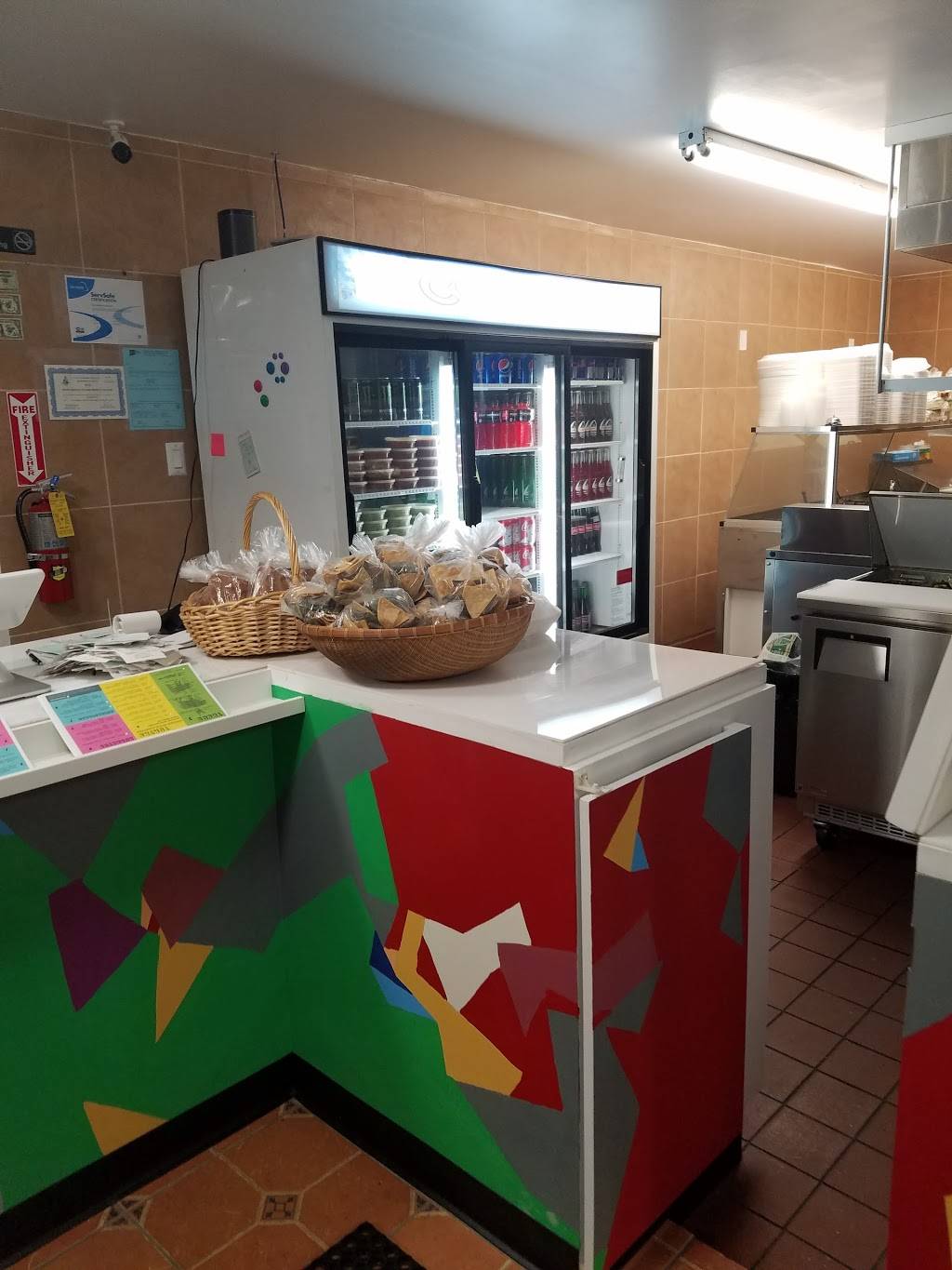 El Charrito | restaurant | 1019 E Main St, Stamford, CT 06902, USA | 2035881519 OR +1 203-588-1519