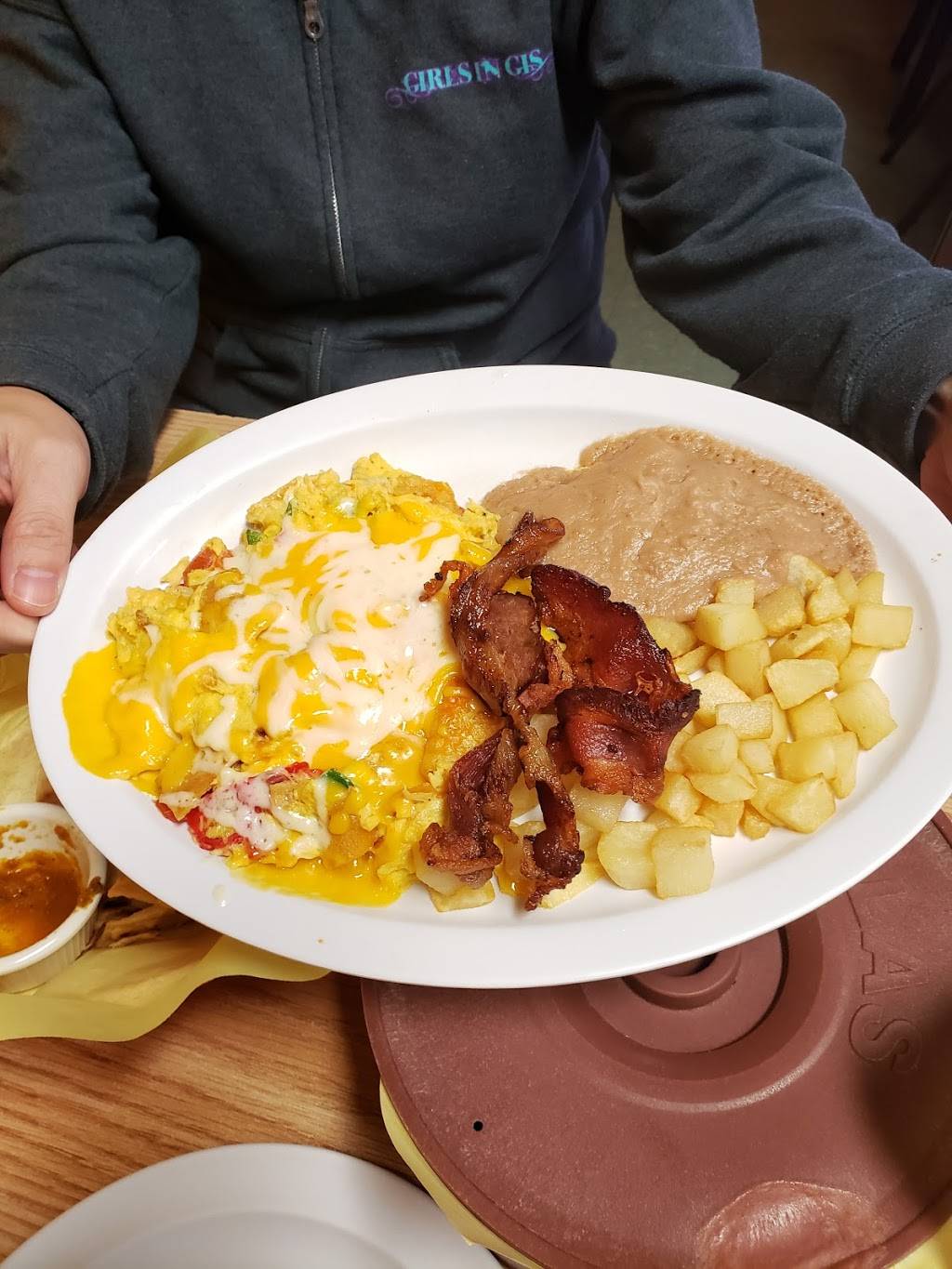 Lupitas Mexican Cafe Bar & Grill | restaurant | 4950 FM78, San Antonio, TX 78219, USA | 2106666644 OR +1 210-666-6644