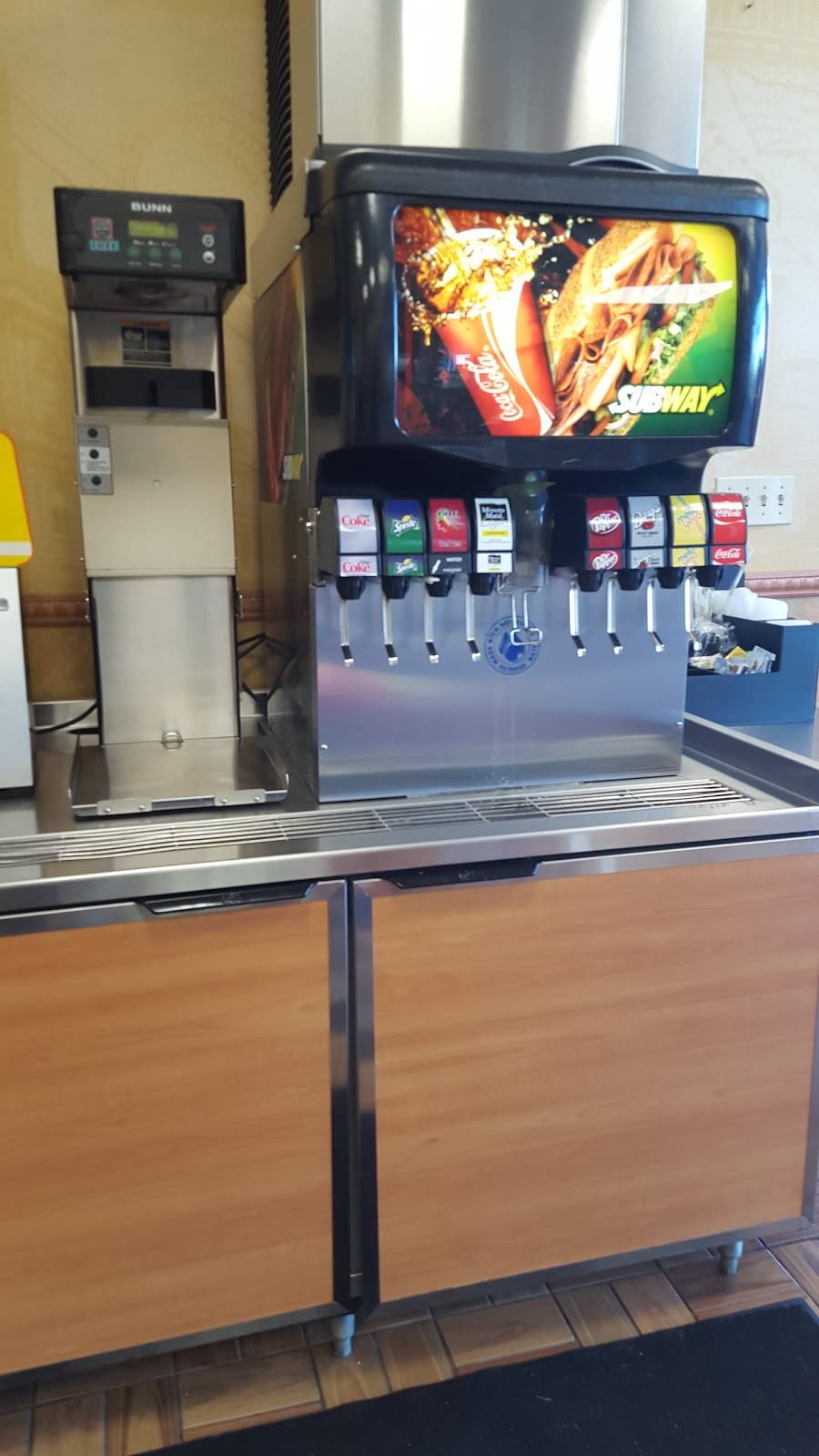 Subway Restaurants | restaurant | 120 Center St, Auburn, ME 04210, USA | 2077771446 OR +1 207-777-1446