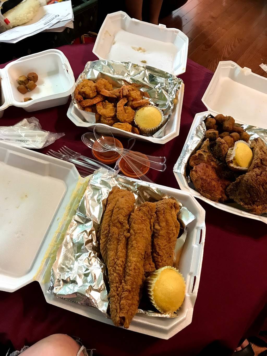 Papadoo’s Soul Food | restaurant | 904 Business Loop 70 E, Columbia, MO 65201, USA | 4099968788 OR +1 409-996-8788
