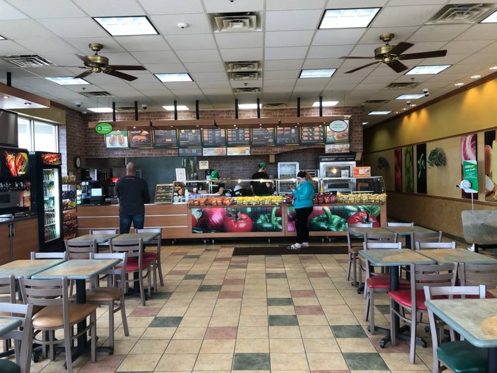 Subway Restaurants | restaurant | 1298 N Leroy St, Fenton, MI 48430, USA | 8106292266 OR +1 810-629-2266
