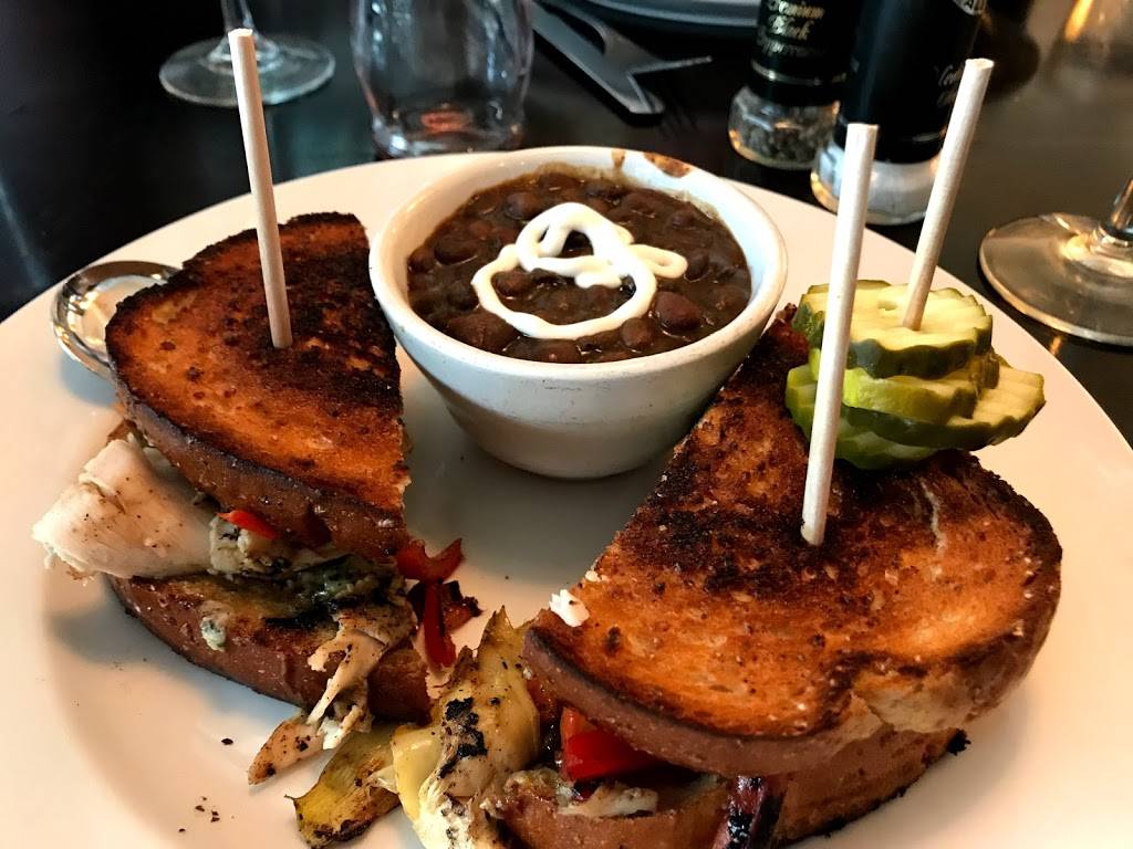 Michael Forbes Bar & Grille | restaurant | 128 W 63rd St, Kansas City, MO 64113, USA | 8163334355 OR +1 816-333-4355