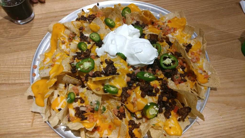 Quaker Steak & Lube | restaurant | 1425 Scalp Ave, Johnstown, PA 15904, USA | 8142629464 OR +1 814-262-9464