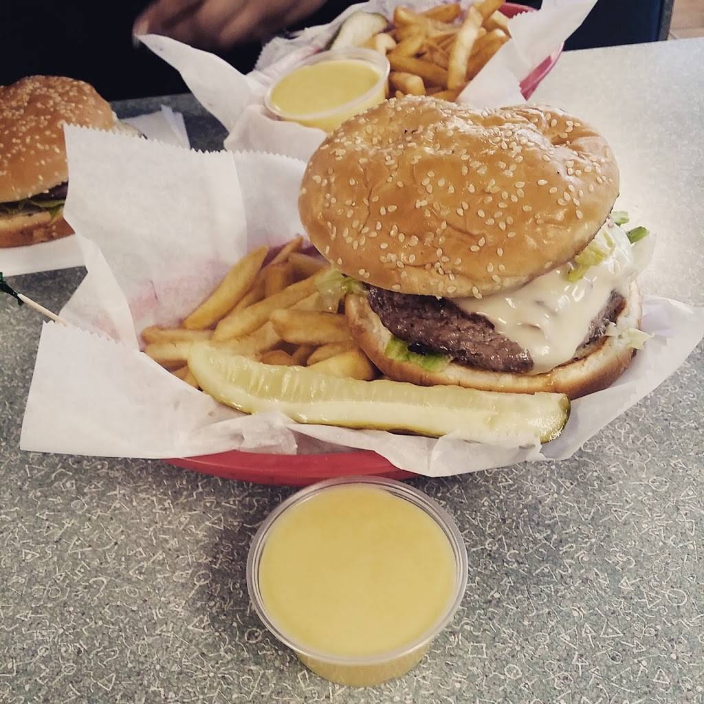 Papertown Dairy Bar & Restaurant | restaurant | 267 N Main St, Spring Grove, PA 17362, USA | 7172251542 OR +1 717-225-1542