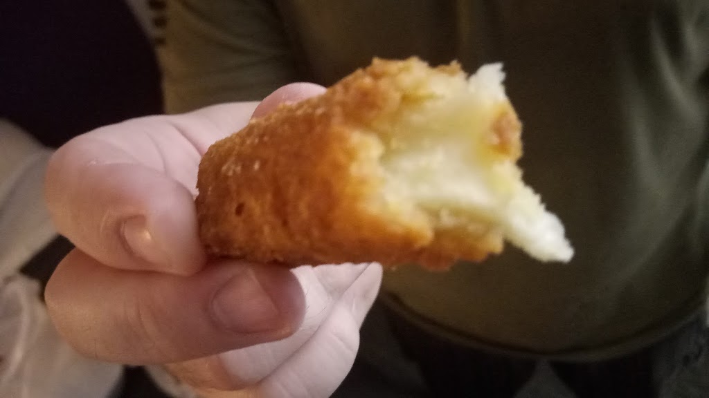 Sharks Fish & Chicken Roosevelt | restaurant | 500 W Roosevelt Rd, Little Rock, AR 72206, USA | 5013721311 OR +1 501-372-1311