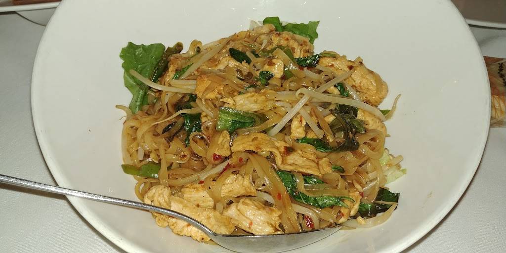 Duangrats Thai Restaurant | restaurant | 5878 Leesburg Pike, Falls Church, VA 22041, USA | 7038205775 OR +1 703-820-5775