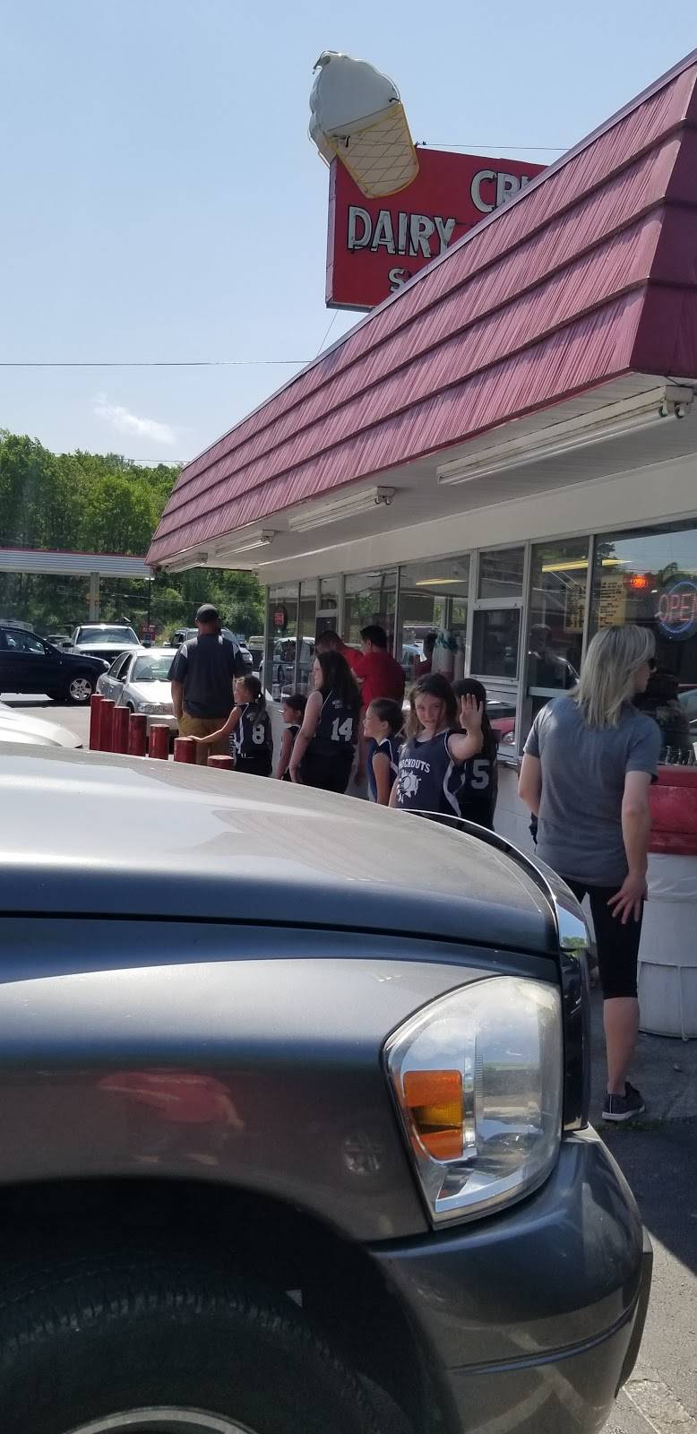 Crisps Dairy Treat | restaurant | 1216 KY-716, Ashland, KY 41102, USA | 6069288193 OR +1 606-928-8193