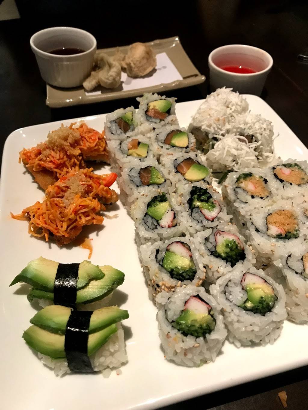 Sushi Huang Japanese Cuisine | restaurant | 265 Edward St, Aurora, ON L4G 3M7, Canada | 9057271133 OR +1 905-727-1133