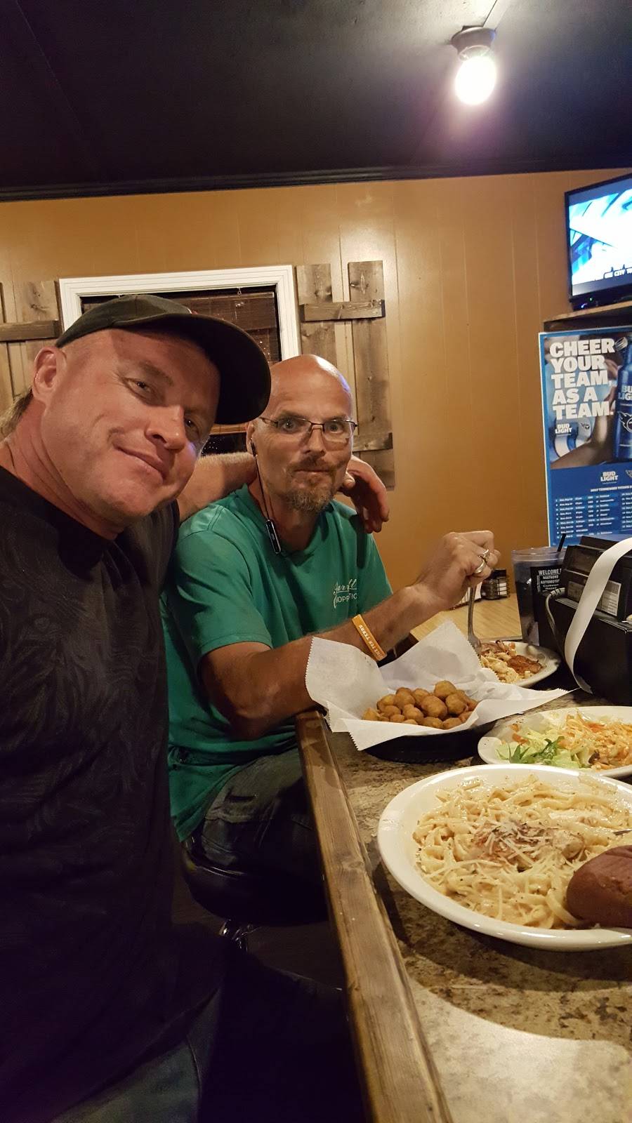 Waynes Grill | restaurant | 1033 E Main St, Livingston, TN 38570, USA | 9318234964 OR +1 931-823-4964