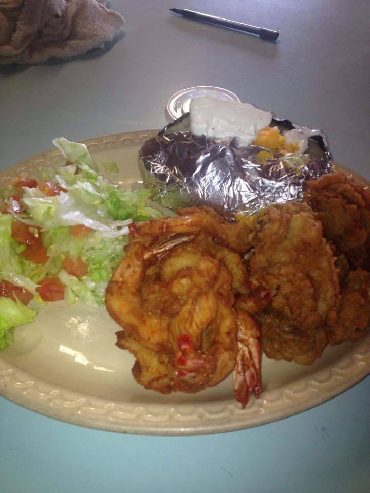 Canales Cafe | restaurant | 302 Main St, Tivoli, TX 77990, USA | 3612863255 OR +1 361-286-3255