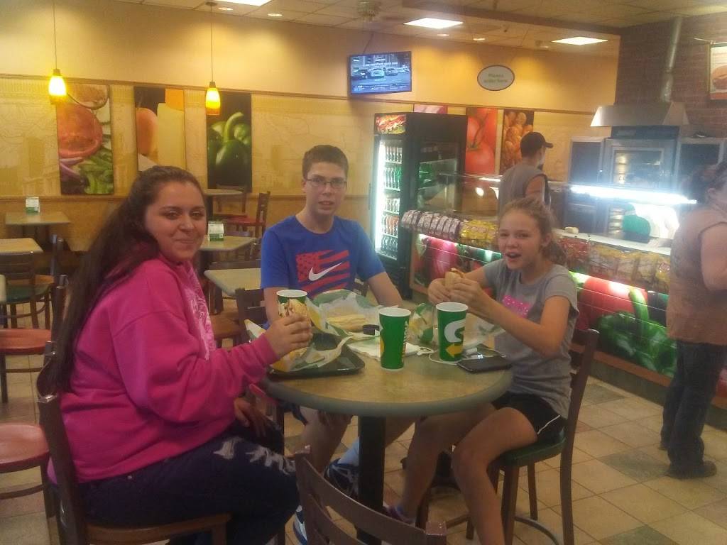Subway | restaurant | 8648 Waynesburg Dr SE, Waynesburg, OH 44688, USA | 3308663538 OR +1 330-866-3538