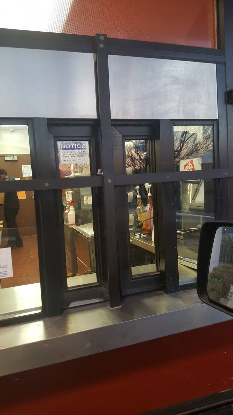 Jack in the Box | restaurant | 11830 Lusher Rd, St. Louis, MO 63138, USA | 3147418770 OR +1 314-741-8770