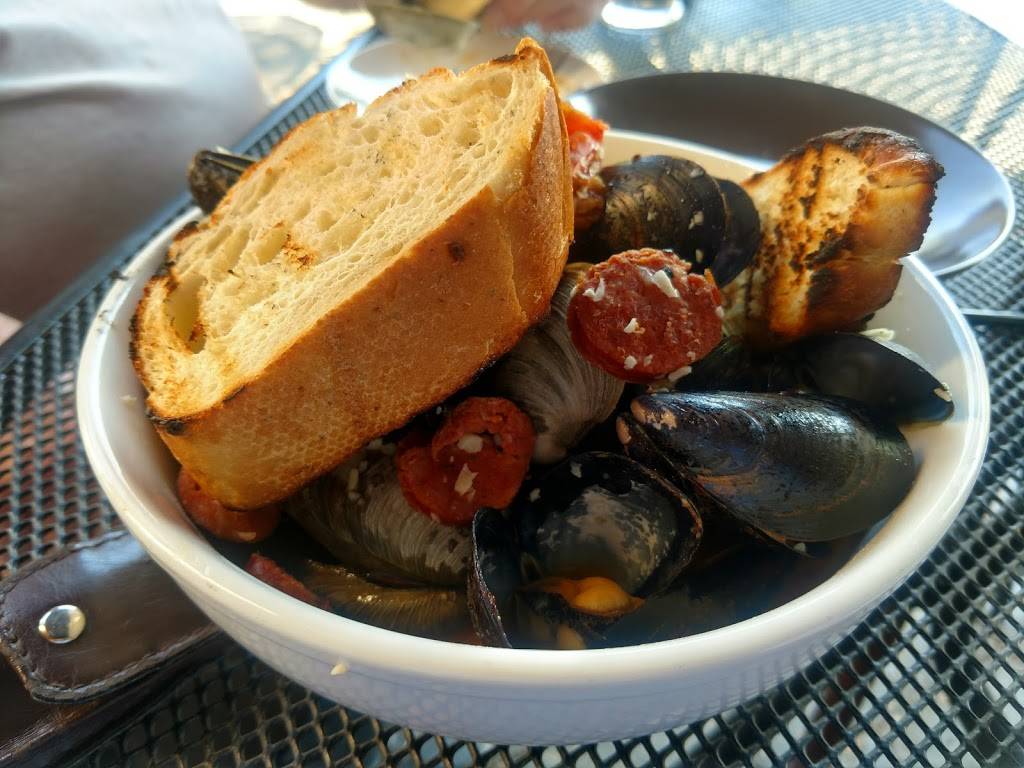 Lattitude | restaurant | 1338 Memorial Ave, West Springfield, MA 01089, USA | 4132418888 OR +1 413-241-8888