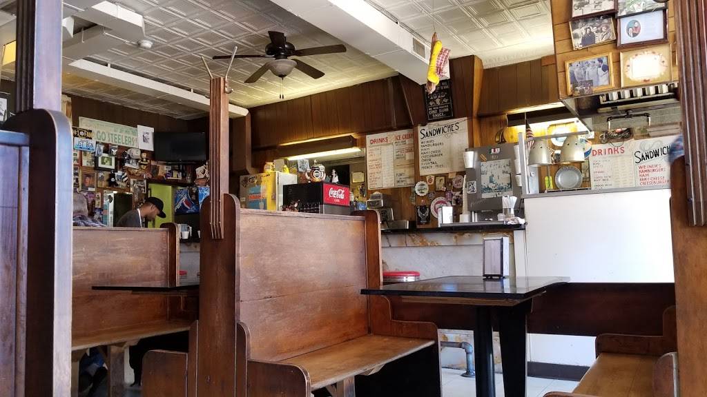 Curtis Famous Weiners | restaurant | 35 N Liberty St, Cumberland, MD 21502, USA | 3017599707 OR +1 301-759-9707