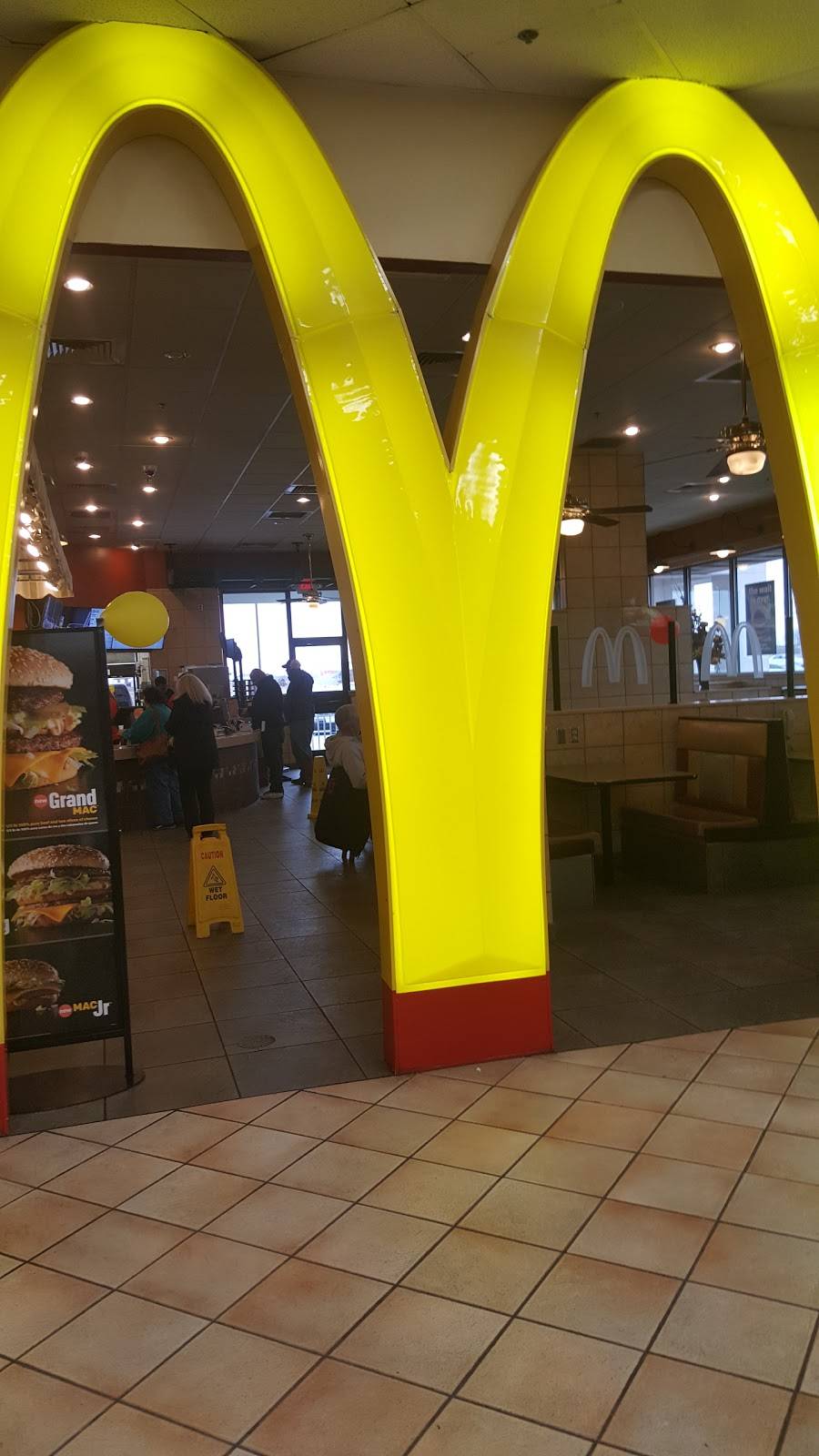 McDonalds | cafe | 427 E Main St, Beaverdam, OH 45808, USA | 4196438500 OR +1 419-643-8500