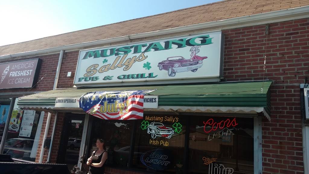 Mustang Sallys | restaurant | 186 Howells Rd, Bay Shore, NY 11706, USA | 6316659822 OR +1 631-665-9822