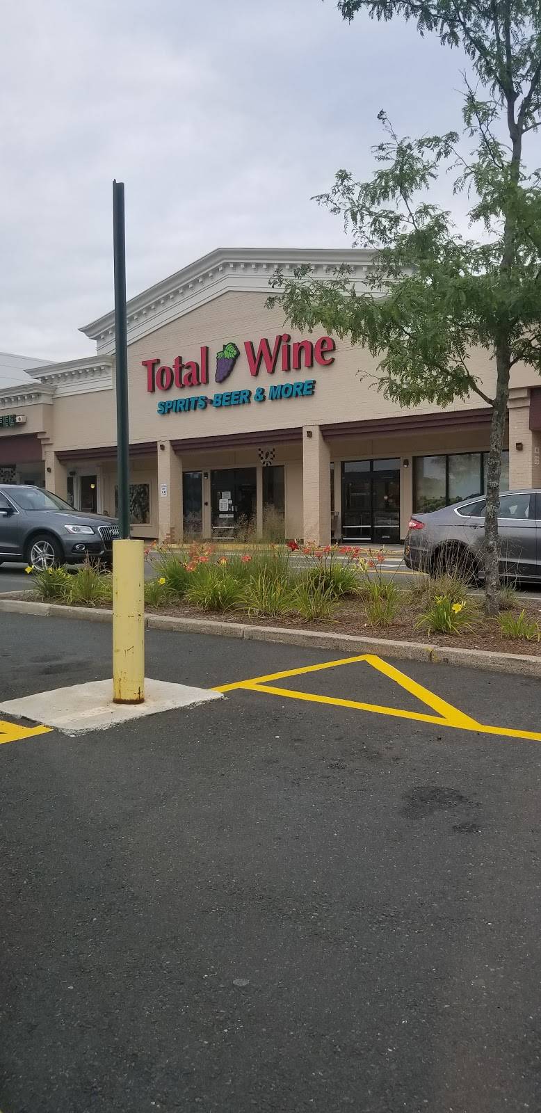 Corbins Corner | shopping mall | 1445 New Britain Ave, West Hartford, CT 06110, USA | 2036355560 OR +1 203-635-5560