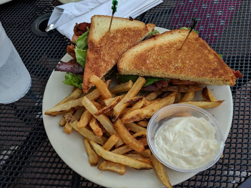 Daily Bar & Grill | restaurant | 4560 N Lincoln Ave, Chicago, IL 60625, USA | 7735616198 OR +1 773-561-6198