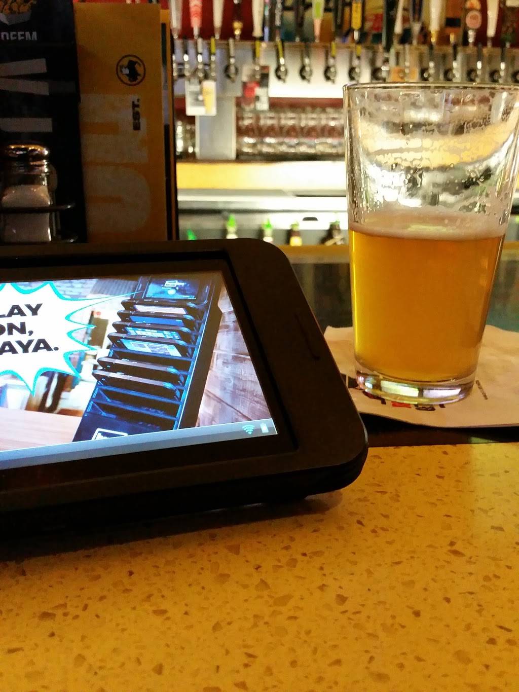 Buffalo Wild Wings | restaurant | 814 Crossings Rd, Sandusky, OH 44870, USA | 4196249464 OR +1 419-624-9464