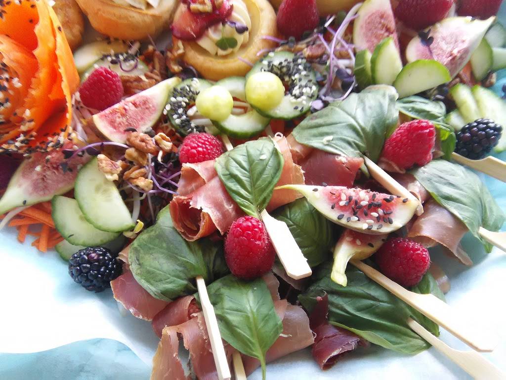 La Petite Boite à Lunch | restaurant | 7 Avenue de lÉglise, Saint-Sauveur, QC J0R 1R0, Canada | 4502277557 OR +1 450-227-7557