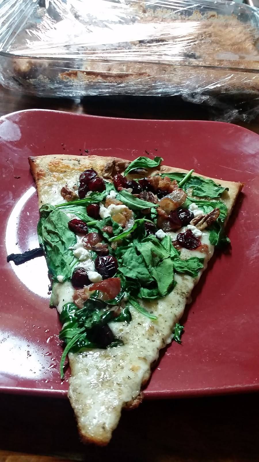 Dry Street Pub & Pizza | restaurant | 101 E Brown St, Southport, NC 28461, USA | 9104575994 OR +1 910-457-5994