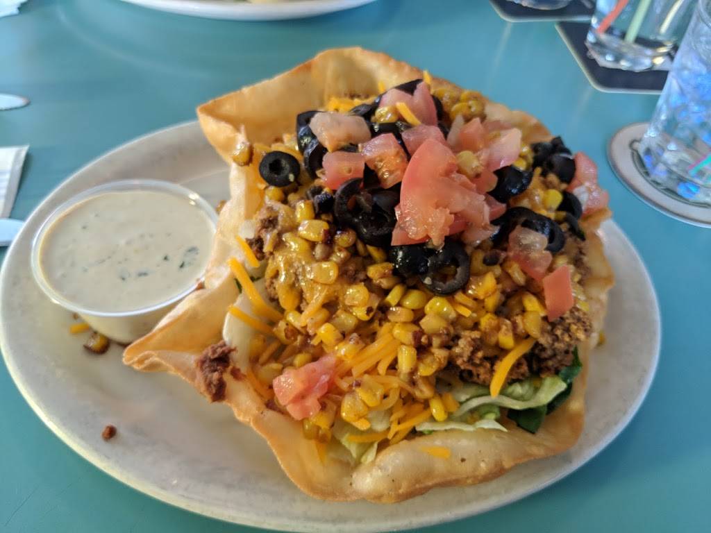 McQueens Bar & Grill | restaurant | 14680 SE River Rd, Milwaukie, OR 97267, USA | 5033539311 OR +1 503-353-9311