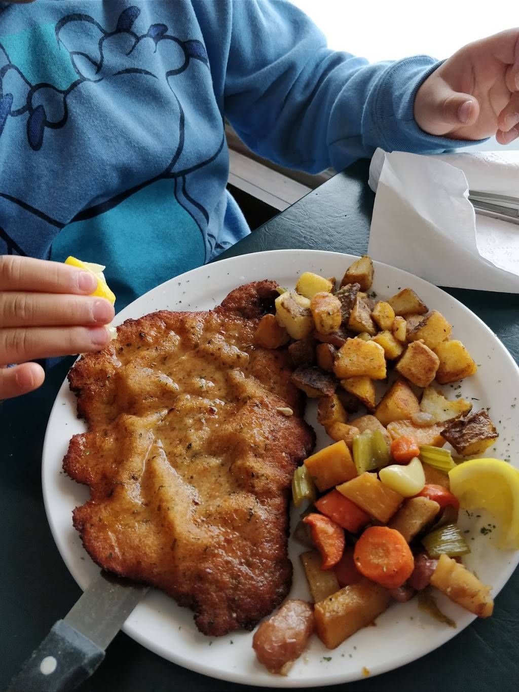 Rockford Restaurant | restaurant | 317757 Hwy 6&10, Owen Sound, ON N4K 5N6, Canada | 5193716588 OR +1 519-371-6588