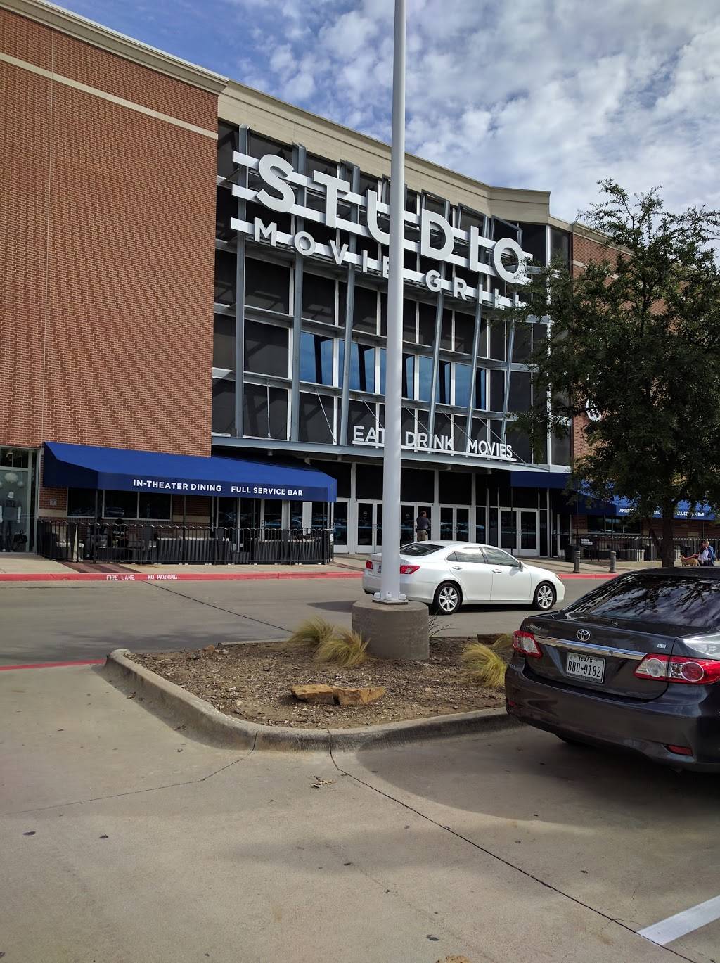 Studio Movie Grill Colleyville | restaurant | 5655 Colleyville Blvd #300, Colleyville, TX 76034, USA | 6822679464 OR +1 682-267-9464